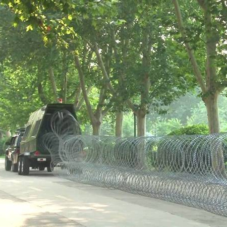 [fake news] Due to abortion fears, Gov. Abbott orders Texas national guard to deploy razor wire across highways