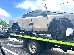 Totaled Crashed Cybertruck in Tampa