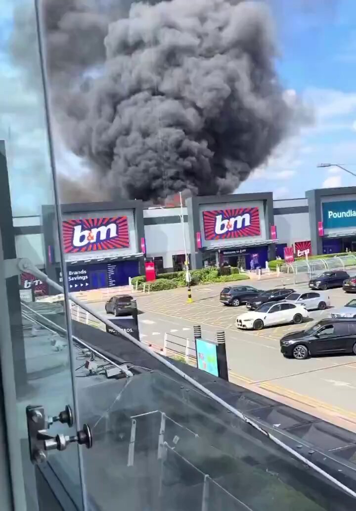 B&M manager barricades doors with chains and sets fire to the store after being asked to remove the pot noodle discount. The fire killed 38 including staff members