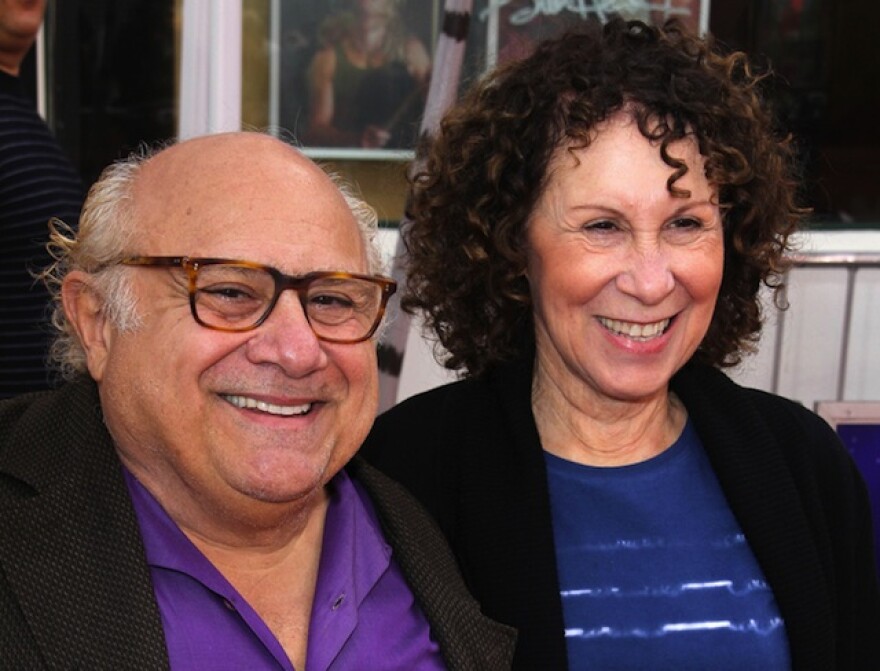 Legendary Hollywood Star Danny Devito Detained After Police Discover Him Cannibalizing His Ex-Wife Rhea Pearlman At Her Home.The Actor Told Police “I Didn’t Want Her To Go To Waste After I Killed Her”